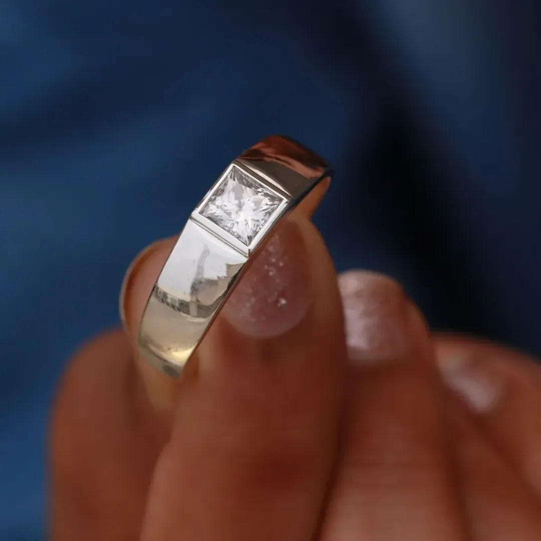 /public/photos/live/Princess Cut Moissanite Bezel Set Man's Engagement Ring 594 (1).webp